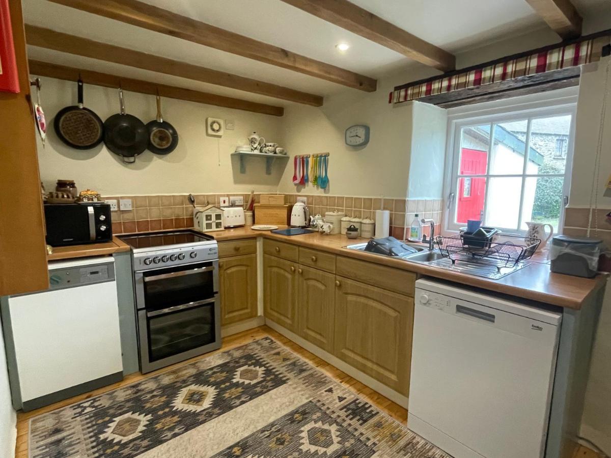 The Dairy @ Trefechan Wen Goodwick Esterno foto